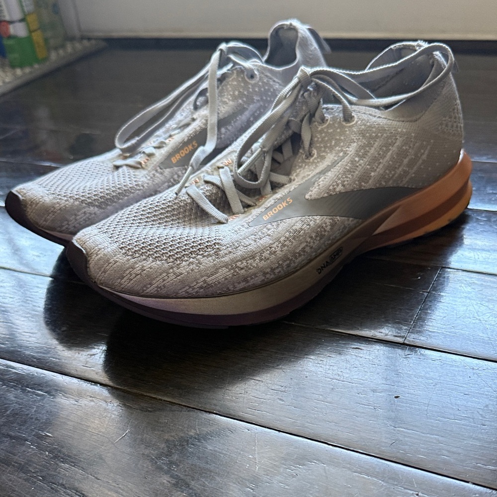 Brooks Women's Levitate 3 Light Gray Running Shoes. Like new!